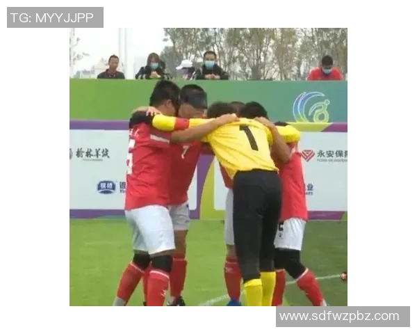 绿色头像足球明星男展现环保理念与运动激情的完美结合